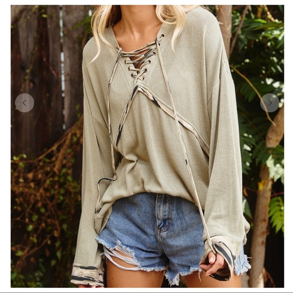 #21 Stacey Lace Up Eyelet V Neck Top - Picture 3 of 8